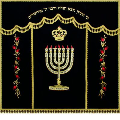 פרוכת בצורת המנורה ורימונים
